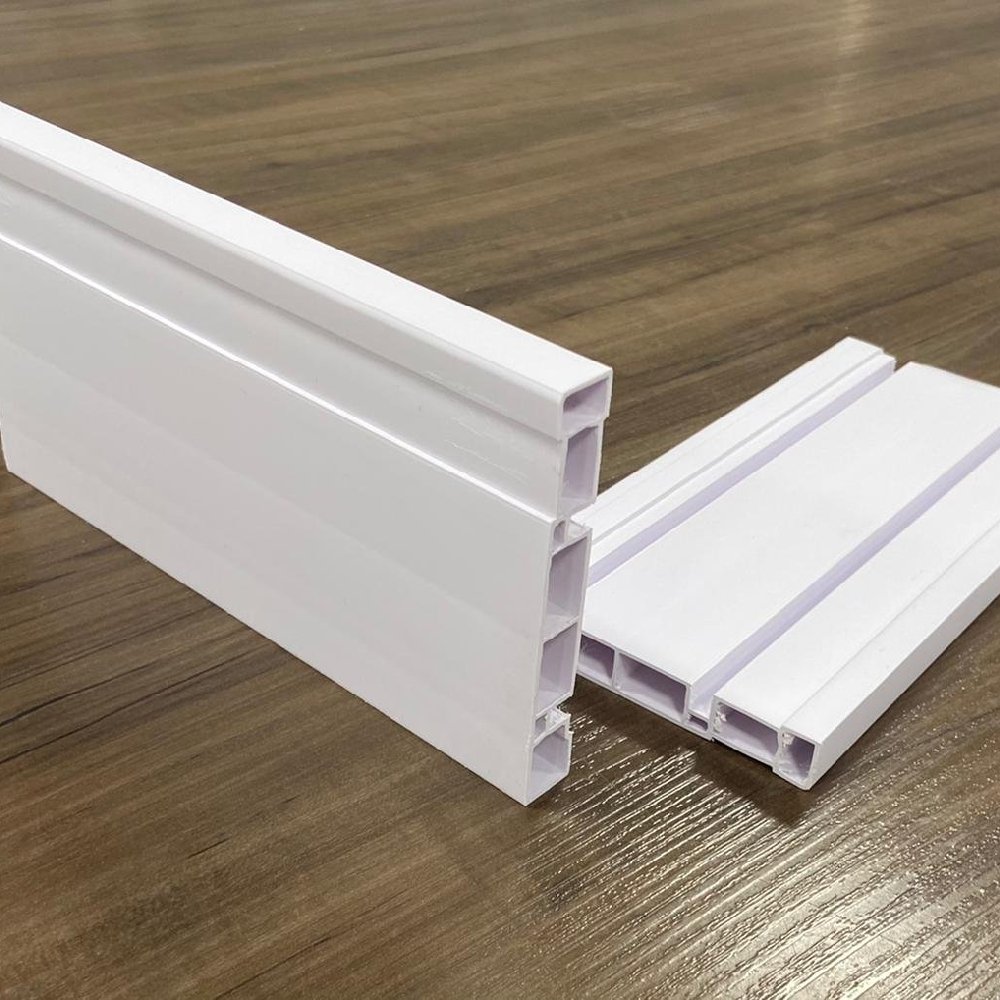 Rodapé PVC Branco Neve detalhe lateral